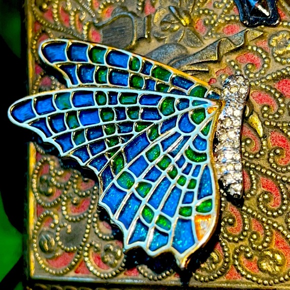 Kenneth Jay Lane Jewelry - KJL Kenneth Jay Lane signed butterfly brooch